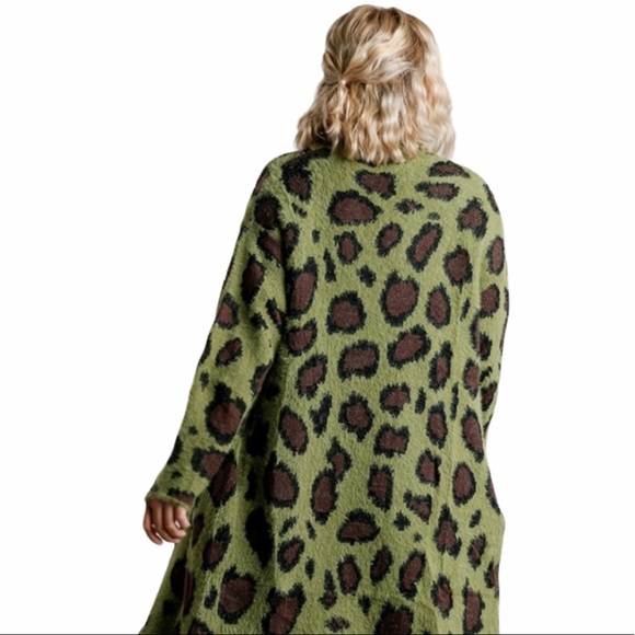 Umgee Fuzzy Green Leopard Print Sweater - Picture 6 of 10